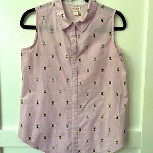 Girl’s light pink bee short.